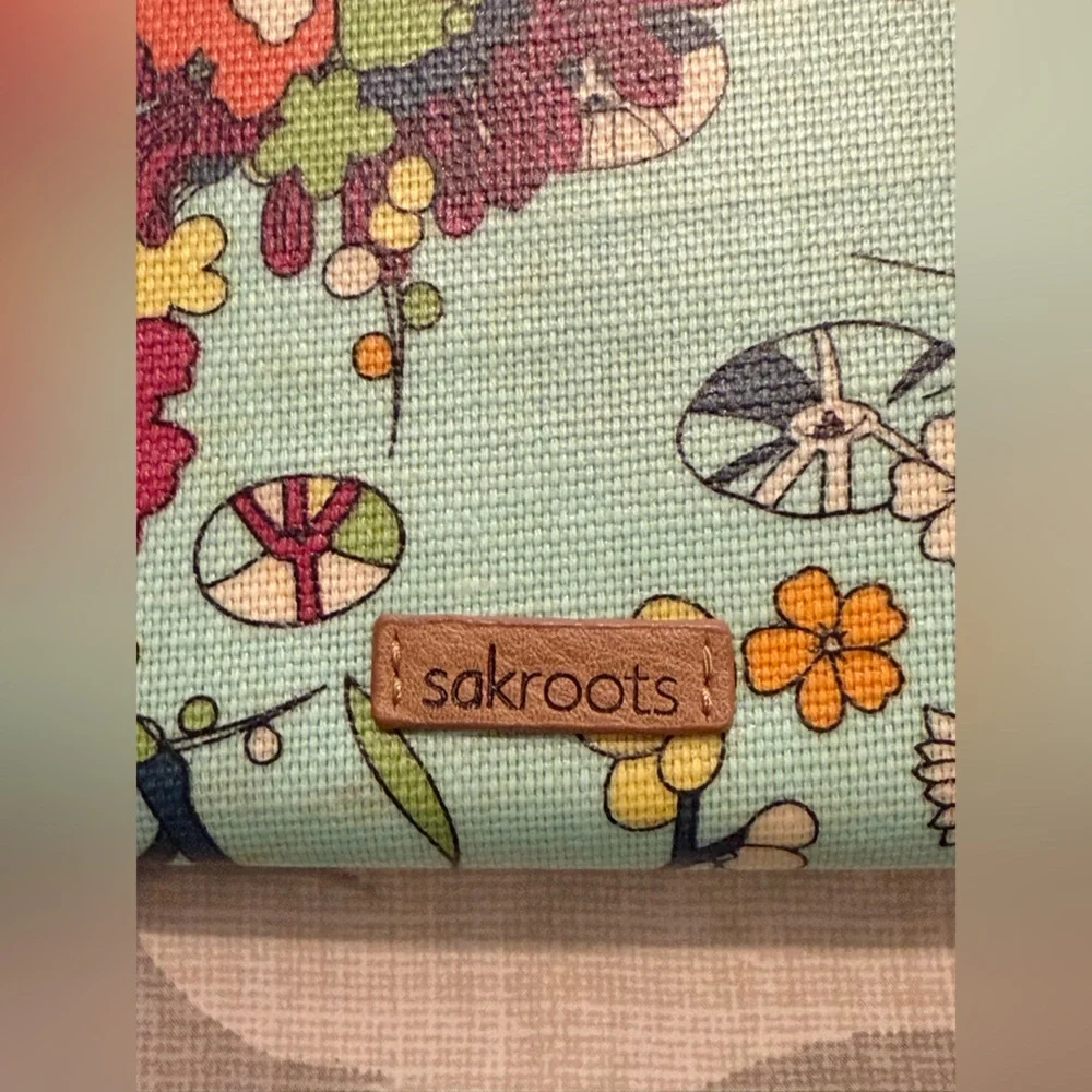 Sakroots Artist Circle Large Smartphone Crossbody Wallet in a floral pattern - Picture 13 of 13